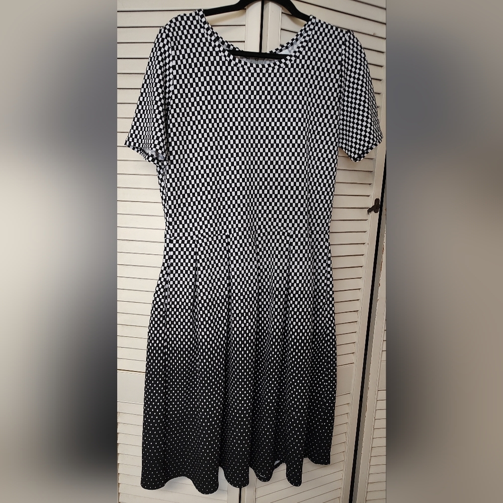 Black and White Checkered Lularoe 2XL Amelia